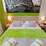 Green 3*